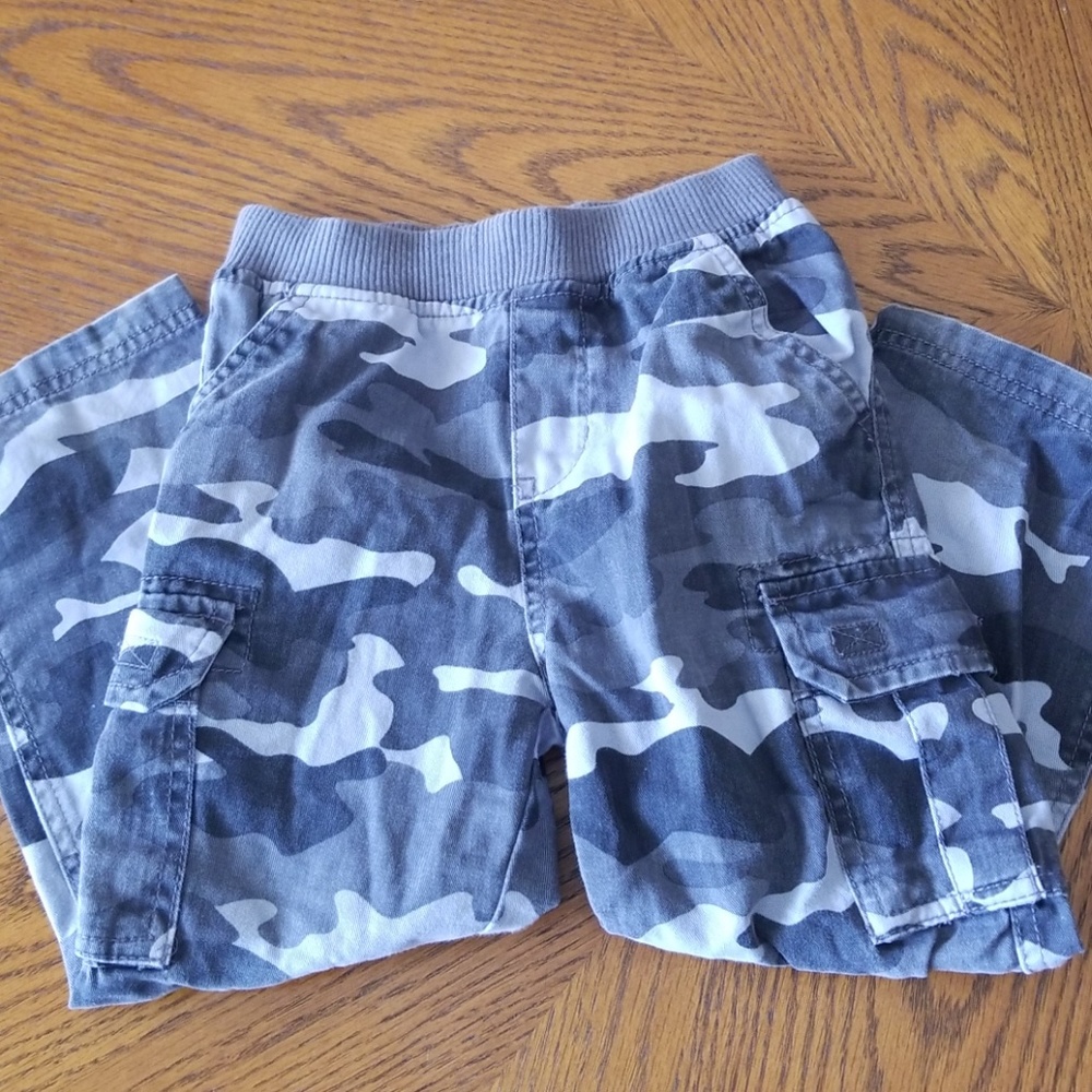 Cargo camo pants